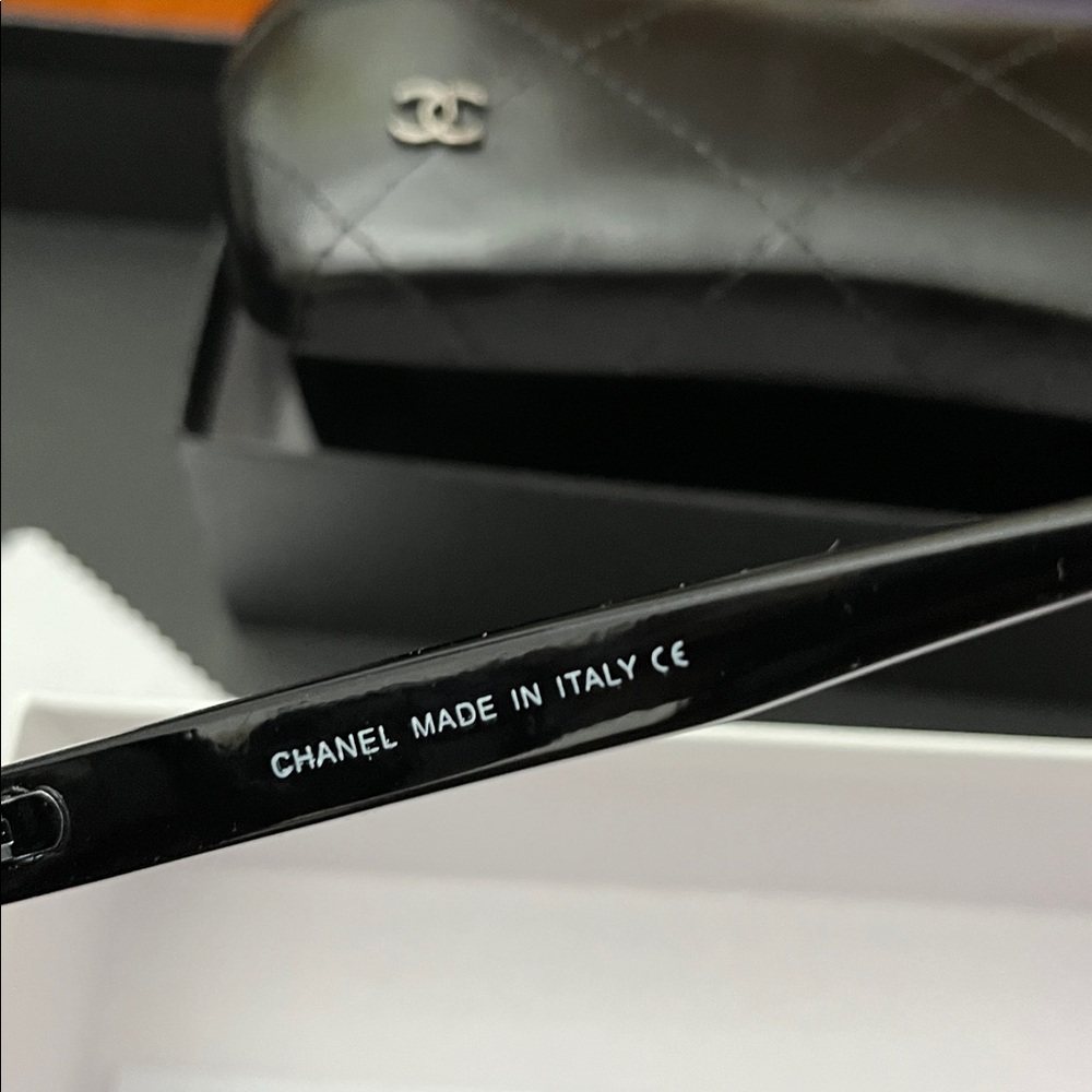 Chanel sunglasses - Picture 4 of 14